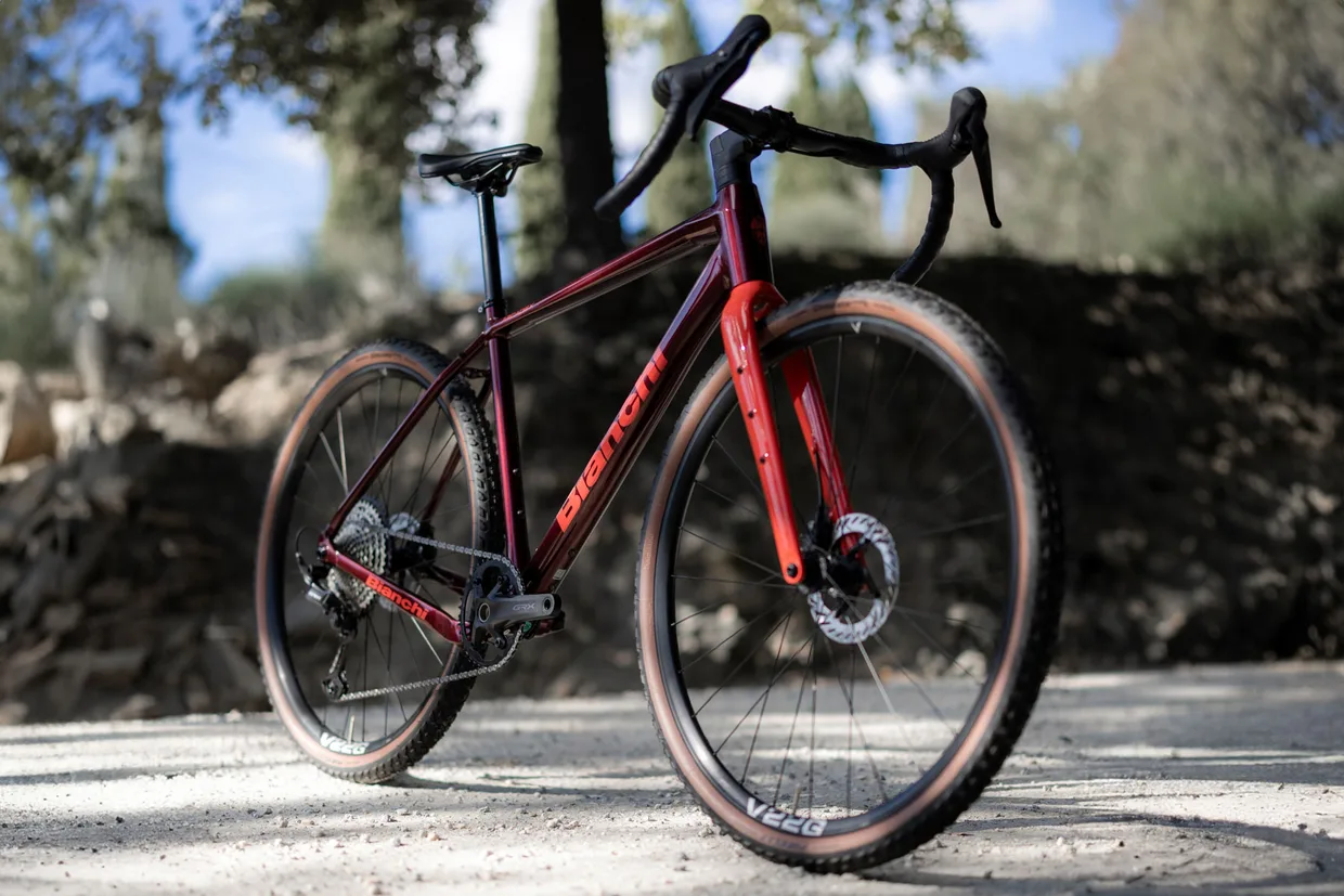 Bianchi amplía su gravel con Arcadex AL y Via Nirone 7